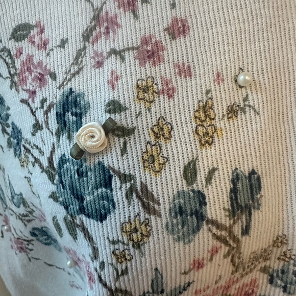 Teddi White‎ and Brown Collar Sweater - Picture 3 of 7